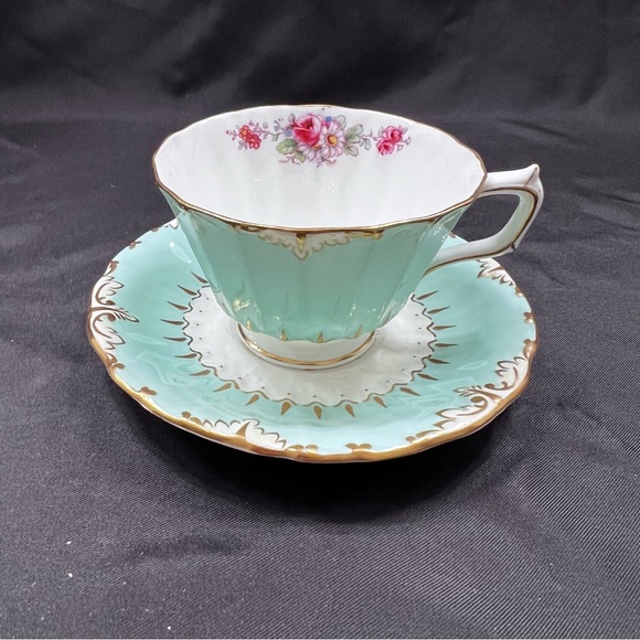 ROYAL CROWN DERBY Kendal Rose Blue Gold Trim Tea Cup &‎ Saucer Vintage Rare Mint - Picture 1 of 3